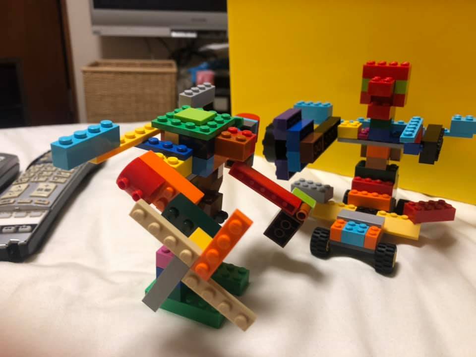 画像：レゴブロックのロボット