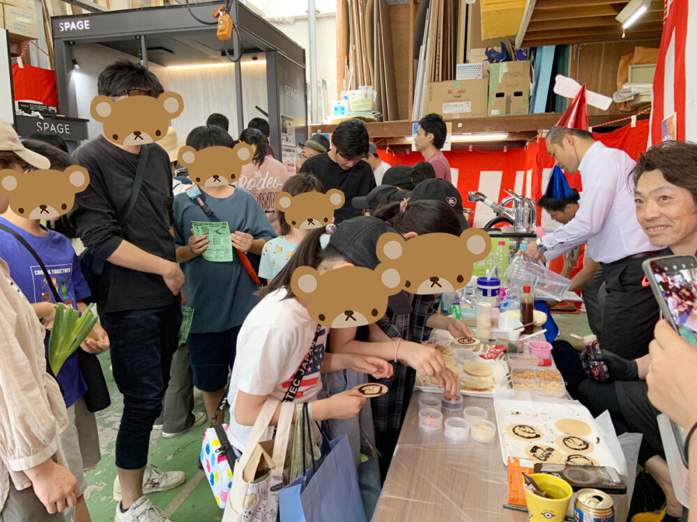 人気のソースせんべい