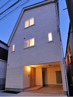 大田区の新築注文住宅：無垢材の温もりと床暖房であたたかな暮らし